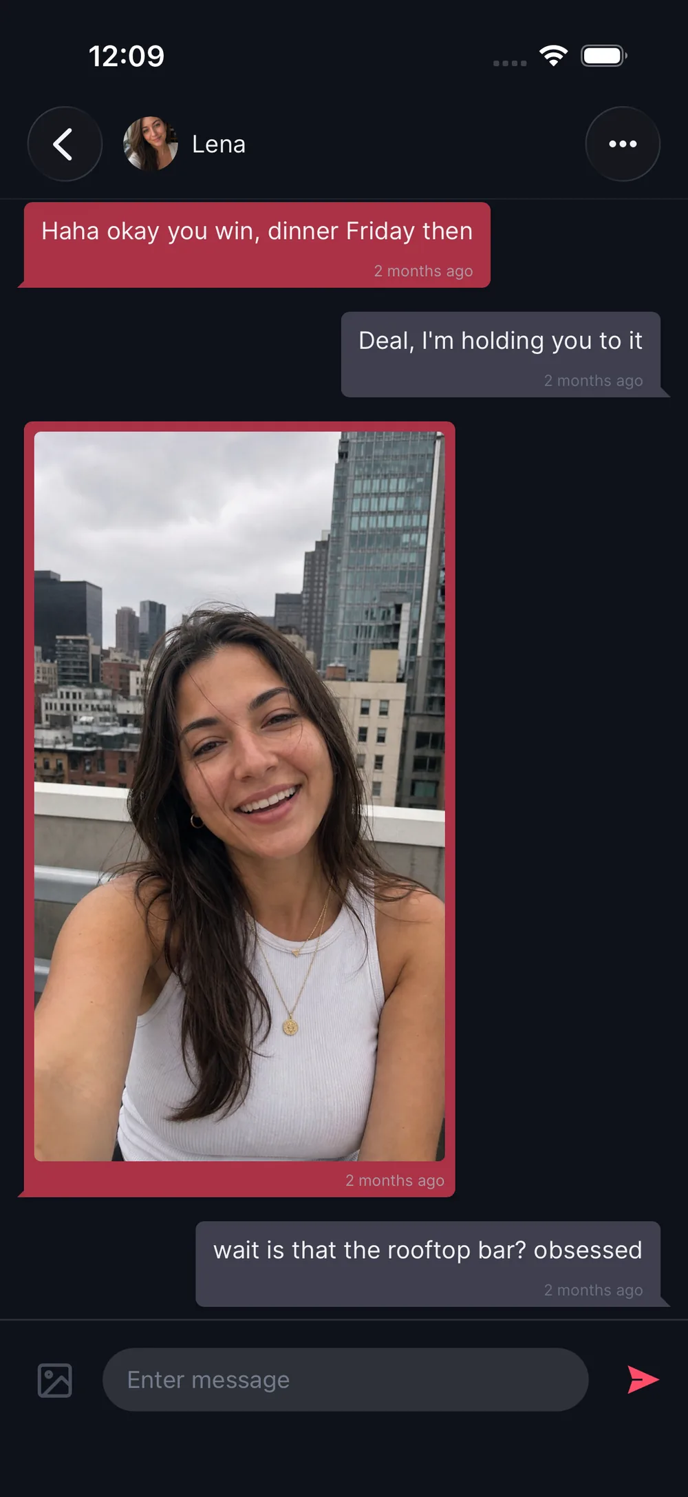 A BeeDee chat with a shared photo